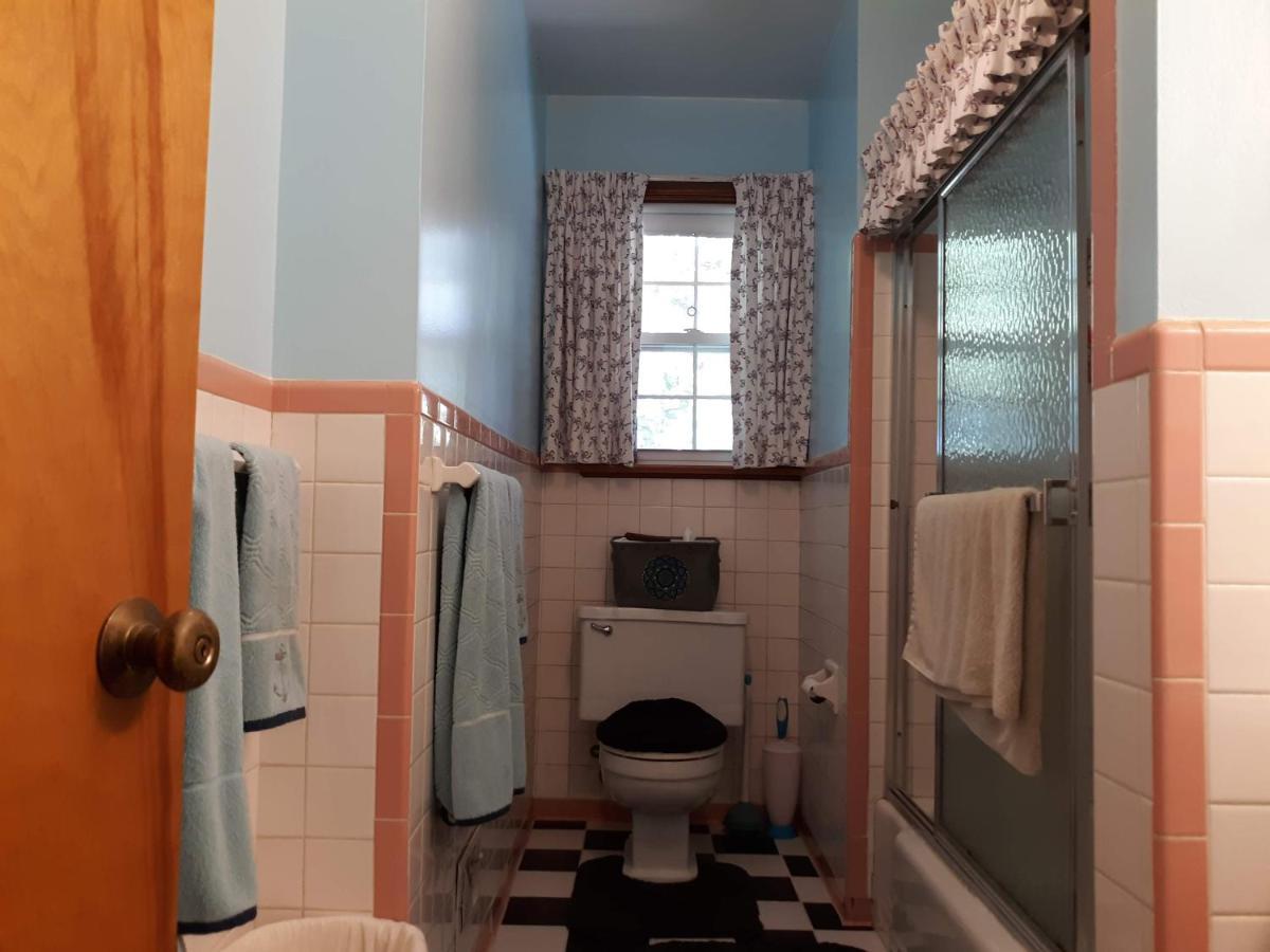 リッチモンド Quiet, Clean House W/ Steel Balls Bed & Breakfast エクステリア 写真